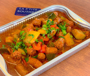 Tajine de merguez, courgette, poivrons rouge et olives noires. Format boit à lunch